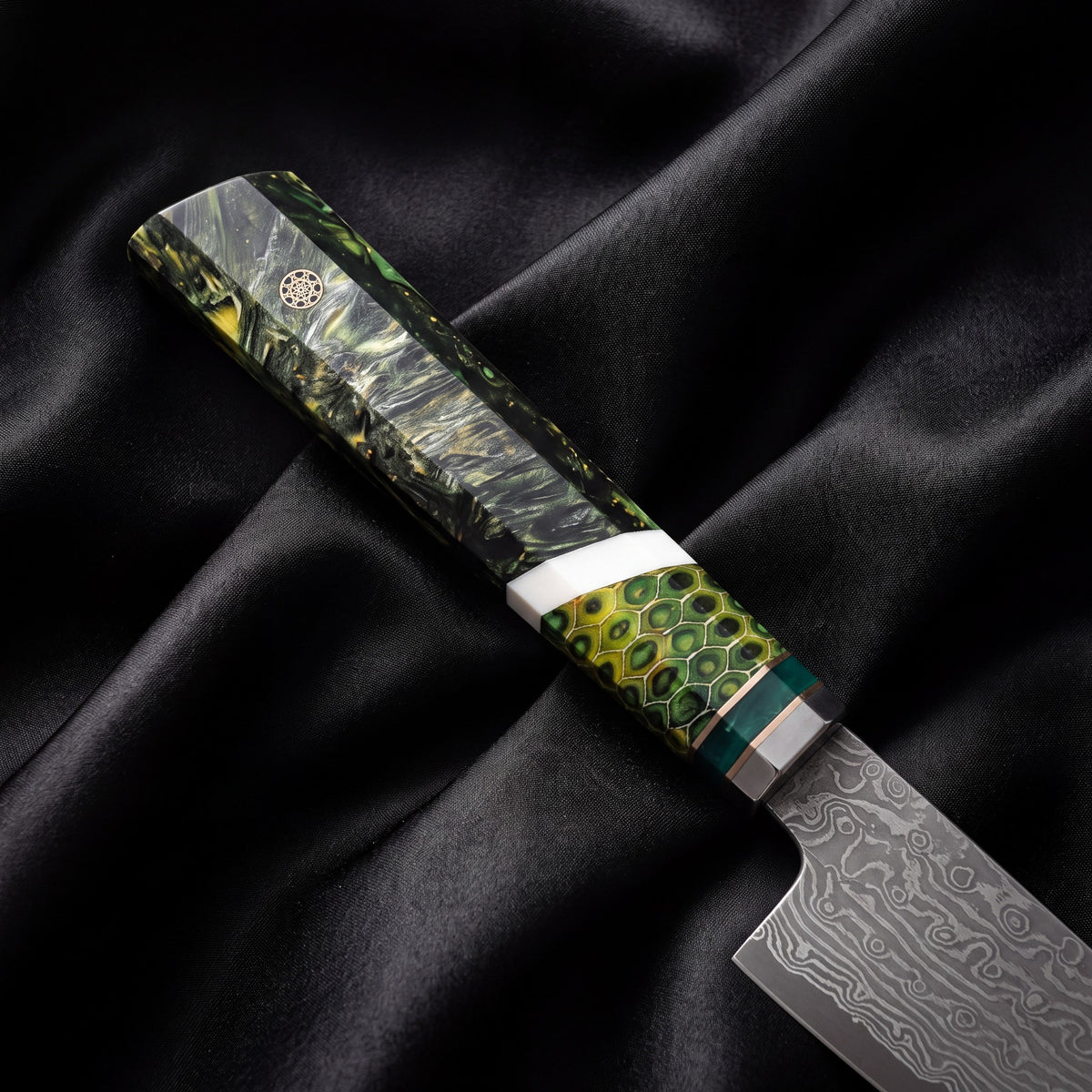 Wakaba Utility Knife · handle close-up