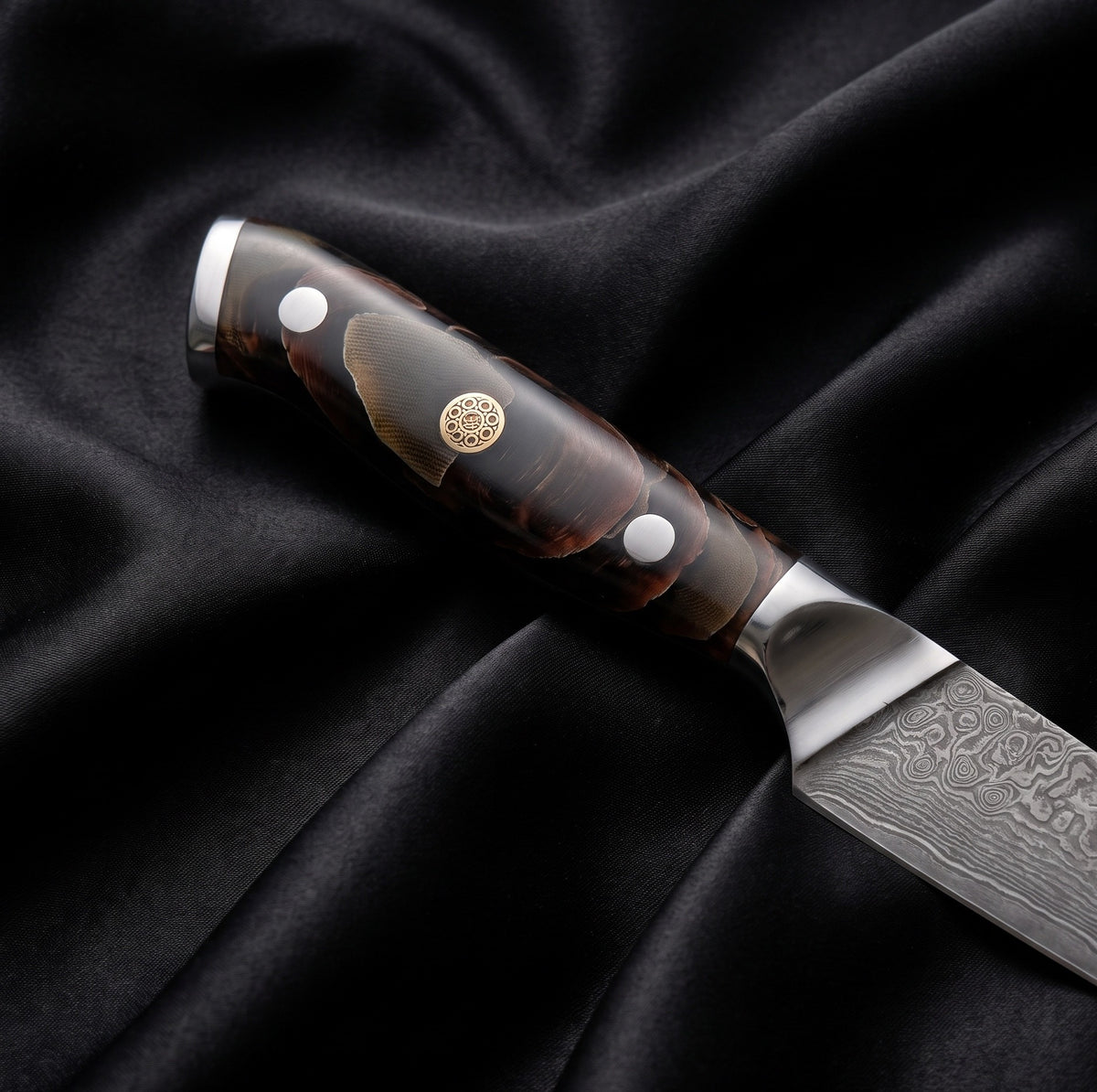 Iwao Utility Knife · handle close-up