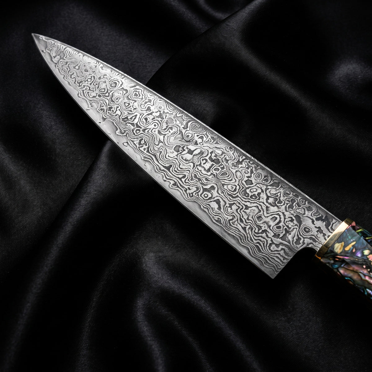 Saiun Utility Knife · Damascus blade close-up