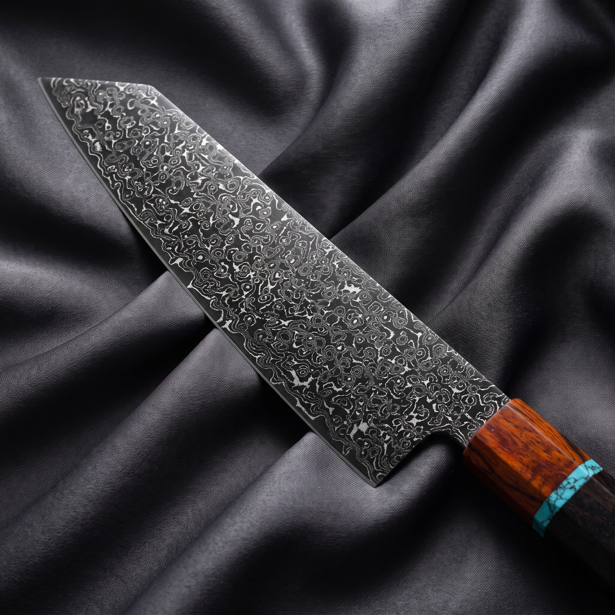 Raiden Kiritsuke Chef-Slicer Knife · Damascus blade close-up