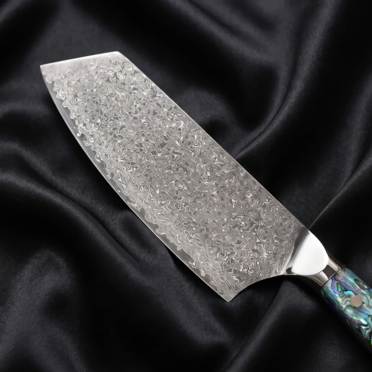 Shizuku Cleaver Knife · Damascus blade close-up